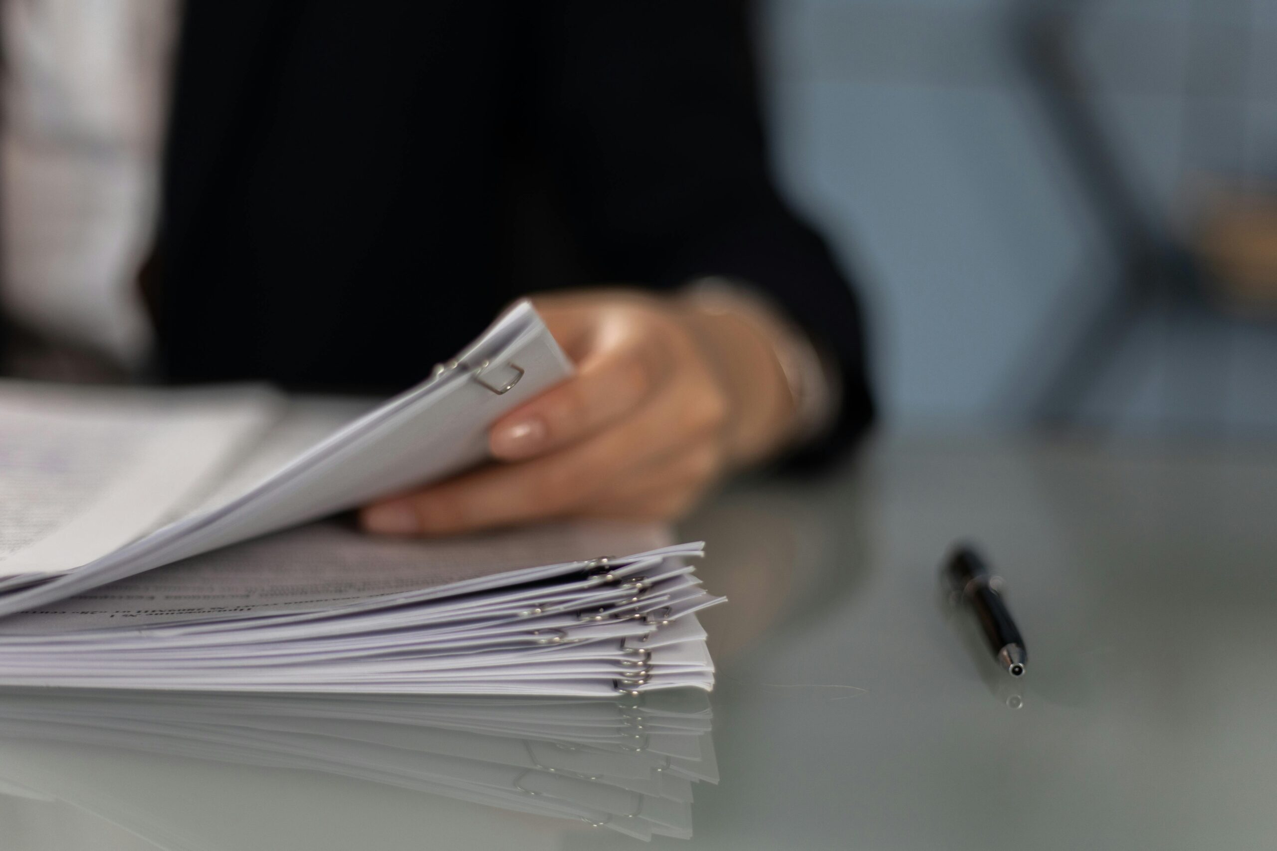 Licitaciones de servicios: tipos, procedimiento y solvencia